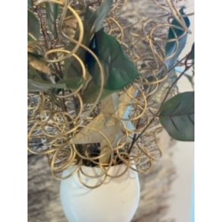 Jarrón Pera en Blanco con detalles dorados.